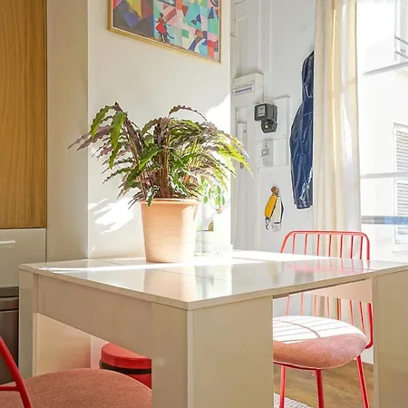 Superb 2 Room Apt In Paris Appartamento *